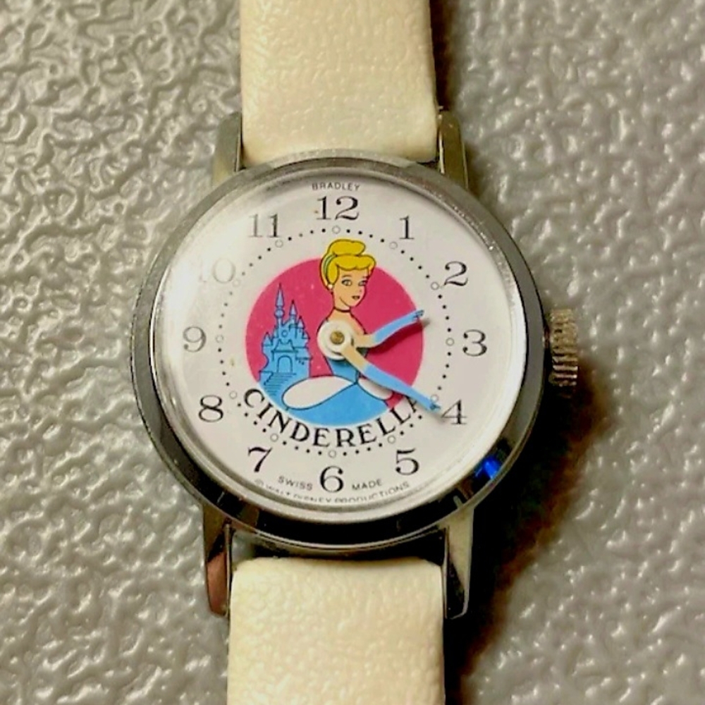 Disney Silver and White Smartwatch with Cinderella Design - Picture 2 of 5